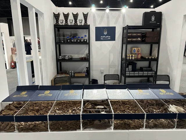 اجنحة متنوعة فى معرض المصممين والمصممات فى المنطقة الشرقية يوم 29 من ديسمبر 2025 ، المملكة العربية السعودية، منصة إبداعية للأزياء والتصميم، تفاعل مباشر مع الزوار،  إبراز الهوية والابتكار، تجارب تذوق مميزة، أجواء راقية داخل المعرض