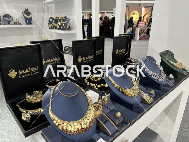 اجنحة متنوعة فى معرض المصممين والمصممات فى المنطقة الشرقية يوم 29 من ديسمبر 2025 ، المملكة العربية السعودية، منصة إبداعية للأزياء والتصميم، تفاعل مباشر مع الزوار،  إبراز الهوية والابتكار، تجارب تذوق مميزة، أجواء راقية داخل المعرض