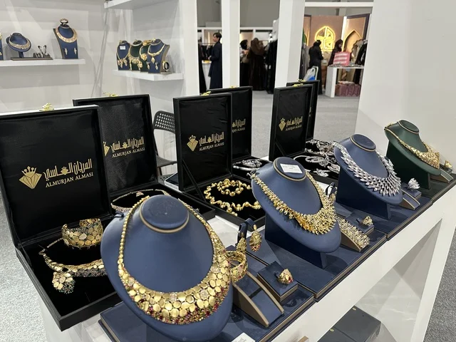 اجنحة متنوعة فى معرض المصممين والمصممات فى المنطقة الشرقية يوم 29 من ديسمبر 2025 ، المملكة العربية السعودية، منصة إبداعية للأزياء والتصميم، تفاعل مباشر مع الزوار،  إبراز الهوية والابتكار، تجارب تذوق مميزة، أجواء راقية داخل المعرض