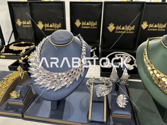 اجنحة متنوعة فى معرض المصممين والمصممات فى المنطقة الشرقية يوم 29 من ديسمبر 2025 ، المملكة العربية السعودية، منصة إبداعية للأزياء والتصميم، تفاعل مباشر مع الزوار،  إبراز الهوية والابتكار، تجارب تذوق مميزة، أجواء راقية داخل المعرض