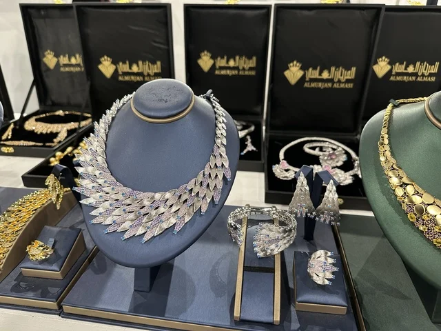اجنحة متنوعة فى معرض المصممين والمصممات فى المنطقة الشرقية يوم 29 من ديسمبر 2025 ، المملكة العربية السعودية، منصة إبداعية للأزياء والتصميم، تفاعل مباشر مع الزوار،  إبراز الهوية والابتكار، تجارب تذوق مميزة، أجواء راقية داخل المعرض