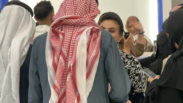 تفاعل مباشر مع الزوار فى معرض المصممين والمصممات فى المنطقة الشرقية يوم 29 من ديسمبر 2025 ، المملكة العربية السعودية، إبراز الهوية والابتكار ،  منصة إبداعية للأزياء والتصميم ،أجواء راقية داخل المعرض