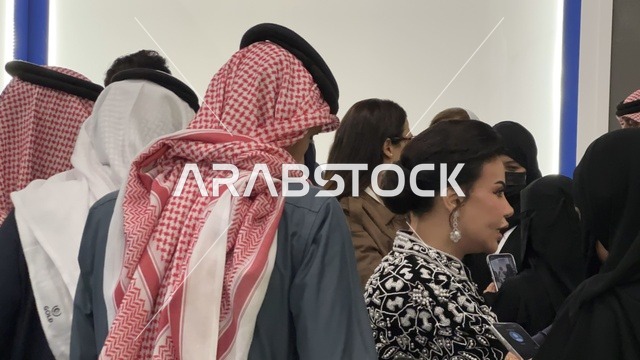 تفاعل مباشر مع الزوار فى معرض المصممين والمصممات فى المنطقة الشرقية يوم 29 من ديسمبر 2025 ، المملكة العربية السعودية، إبراز الهوية والابتكار ،  منصة إبداعية للأزياء والتصميم ،أجواء راقية داخل المعرض