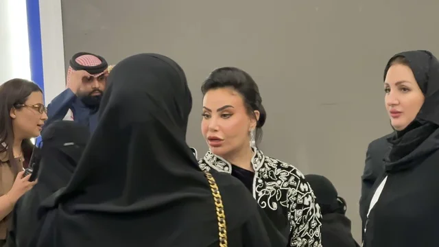 تفاعل مباشر مع الزوار فى معرض المصممين والمصممات فى المنطقة الشرقية يوم 29 من ديسمبر 2025 ، المملكة العربية السعودية، إبراز الهوية والابتكار ،  منصة إبداعية للأزياء والتصميم ،أجواء راقية داخل المعرض