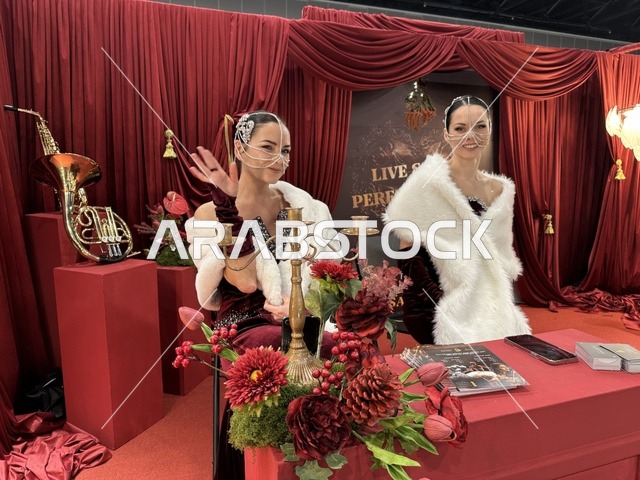 A live interactive show at the Designers and Designers Exhibition in the Eastern Province on December 29, 2025, Saudi Arabia, highlighting identity and innovation, direct interaction with visitors, a creative platform for fashion and design, and an upscale atmosphere inside the exhibition.