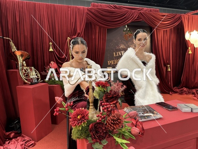 A live interactive show at the Designers and Designers Exhibition in the Eastern Province on December 29, 2025, Saudi Arabia, highlighting identity and innovation, direct interaction with visitors, a creative platform for fashion and design, and an upscale atmosphere inside the exhibition.