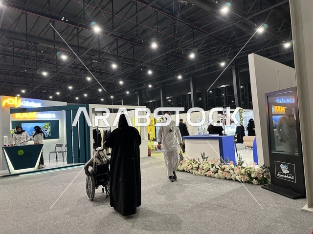 إبراز الهوية والابتكار، اجنحة متنوعة فى معرض المصممين والمصممات فى المنطقة الشرقية يوم 29 من ديسمبر 2025 ، المملكة العربية السعودية،  تفاعل مباشر مع الزوار ،  منصة إبداعية للأزياء والتصميم ،أجواء راقية داخل المعرض