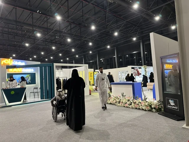 إبراز الهوية والابتكار، اجنحة متنوعة فى معرض المصممين والمصممات فى المنطقة الشرقية يوم 29 من ديسمبر 2025 ، المملكة العربية السعودية،  تفاعل مباشر مع الزوار ،  منصة إبداعية للأزياء والتصميم ،أجواء راقية داخل المعرض