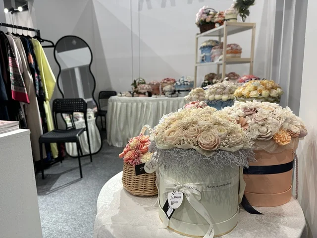 إبراز الهوية والابتكار، اجنحة متنوعة فى معرض المصممين والمصممات فى المنطقة الشرقية يوم 29 من ديسمبر 2025 ، المملكة العربية السعودية،  تفاعل مباشر مع الزوار ،  منصة إبداعية للأزياء والتصميم ،أجواء راقية داخل المعرض