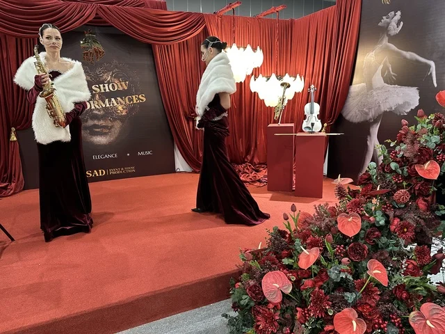 عرض تفاعلى حي  فى معرض المصممين والمصممات فى المنطقة الشرقية يوم 29 من ديسمبر 2025 ، المملكة العربية السعودية، إبراز الهوية والابتكار،  تفاعل مباشر مع الزوار ،  منصة إبداعية للأزياء والتصميم ،أجواء راقية داخل المعرض