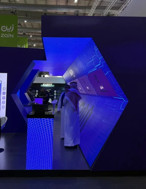 فعالية بلاك هات في مدينة الرياض في المملكة العربية السعودية من 2  ديسمبر حتى ٤  2025 ، نيل جائزة غينيس للأرقام القياسية في نسخة سابقة،  تحديات في مجالات متعددة  اختراق الويب والهندسة العكسية والتحليل الجنائي والتشفير