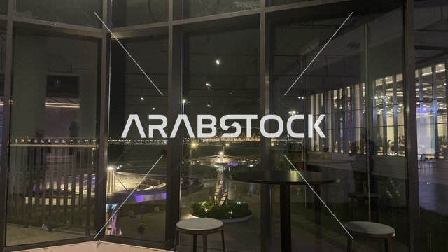 إطلالة احدى المقاهي في مركز تسوق في حي الأصالة شمال مدينة جدة في المملكة العربية السعودية سبتمبر 2025 ، تجربة تسوق ووجهة ترفيهية متكاملة للعائلة، تصميم عصري وماركات عالمية ومحلية