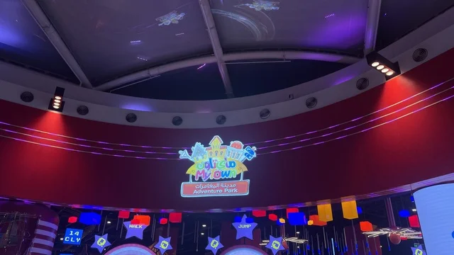 مكان لعب الأطفال وترفيه داخل مركز تسوق في حي الأصالة شمال مدينة جدة في المملكة العربية السعودية سبتمبر 2025 ، تجربة تسوق ووجهة ترفيهية متكاملة للعائلات، تصميم عصري وماركات عالمية ومحلية، خيارات التسوق تلبي مختلف الأذواق والاحتياجات