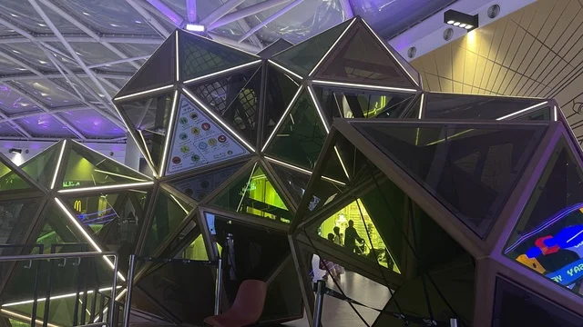 تصميم عصري وماركات عالمية ومحلية، مركز تسوق وترفيه في حي الأصالة شمال مدينة جدة في المملكة العربية السعودية سبتمبر 2025 ، تجربة تسوق ووجهة ترفيهية متكاملة للعائلات، خيارات التسوق تلبي مختلف الأذواق والاحتياجات