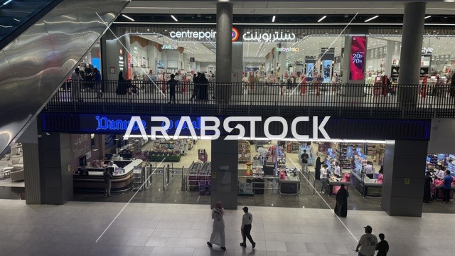 مركز تسوق وترفيه مكون من عدة طوابق في حي الأصالة شمال مدينة جدة في المملكة العربية السعودية سبتمبر 2025 ، تجربة تسوق ووجهة ترفيهية متكاملة للعائلات، خيارات التسوق تلبي مختلف الأذواق والاحتياجات، تصميم عصري وماركات عالمية ومحلية