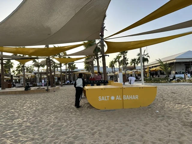 طاولة كرة القدم الرملية وصندوق الرمل، سولت البحر وجهة ترفيهية وشاطئية عائلية تقع على طريق الكورنيش في الخبر في المملكة العربية السعودية، تجديدات إضافية وتطويرات في 3  يناير 2026، أنشطة متنوعة ترامبولين للأطفال، التجديف وطاولات التنس