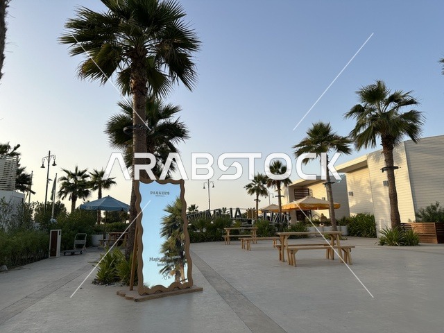 أجواء هادئة وجهة لتناول الطعام والاسترخاء على البحر، سولت البحر وجهة ترفيهية وشاطئية عائلية تقع على طريق الكورنيش في الخبر في المملكة العربية السعودية، تجديدات إضافية وتطويرات في 3  يناير 2026، أنشطة متنوعة ترامبولين للأطفال، التجديف وطاولات التنس