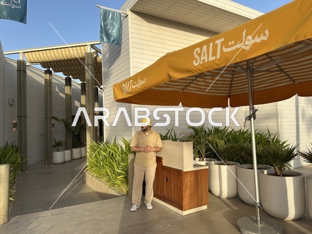 مطعم سولت  يقدم خدمة الطلبات الخارجية أو الوجبات السريعة، سولت البحر وجهة ترفيهية وشاطئية عائلية تقع على طريق الكورنيش في الخبر في المملكة العربية السعودية، تجديدات إضافية وتطويرات في 3  يناير 2026، مكان صديق للحيوانات الأليفة