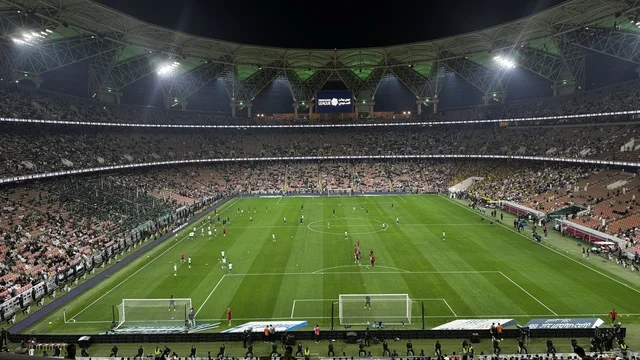 مباراة الأهلي و النصر يوم 2 يناير 2026 في دوري روشن السعودي، ملعب مدينة الملك عبدالله الرياضية (الجوهرة المشعة) في جدة