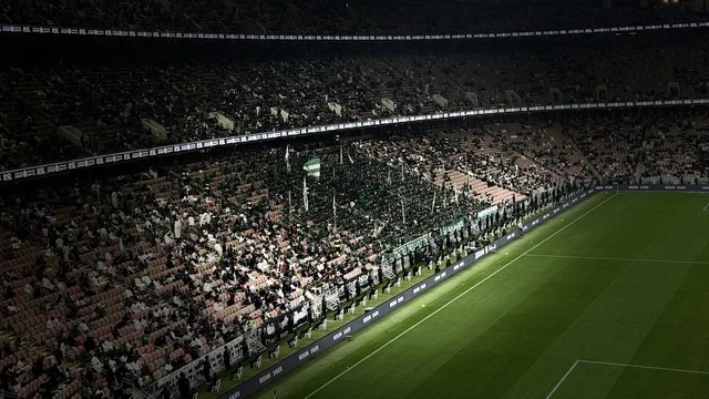 مباراة الأهلي و النصر يوم 2 يناير 2026 في دوري روشن السعودي، ملعب مدينة الملك عبدالله الرياضية (الجوهرة المشعة) في جدة