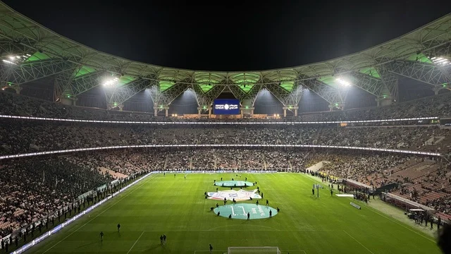 حماس الجمهور والمشجعين، فوز فريق الاهلي، مباراة الأهلي و النصر يوم 2 يناير 2026 في دوري روشن السعودي، ملعب مدينة الملك عبدالله الرياضية (الجوهرة المشعة) في جدة