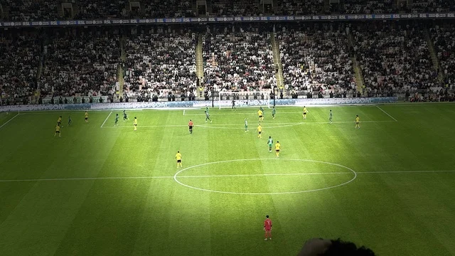 حماس الجمهور والمشجعين، فوز فريق الاهلي، مباراة الأهلي و النصر يوم 2 يناير 2026 في دوري روشن السعودي، ملعب مدينة الملك عبدالله الرياضية (الجوهرة المشعة) في جدة