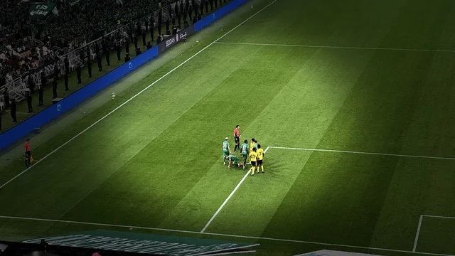 حماس الجمهور والمشجعين، فوز فريق الاهلي، مباراة الأهلي و النصر يوم 2 يناير 2026 في دوري روشن السعودي، ملعب مدينة الملك عبدالله الرياضية (الجوهرة المشعة) في جدة