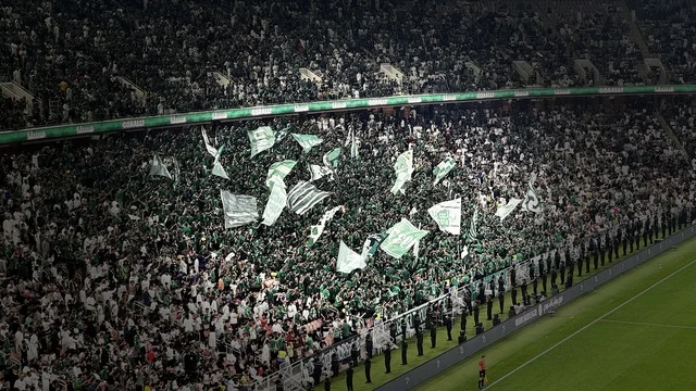 حماس الجمهور والمشجعين، فوز فريق الاهلي، مباراة الأهلي و النصر يوم 2 يناير 2026 في دوري روشن السعودي، ملعب مدينة الملك عبدالله الرياضية (الجوهرة المشعة) في جدة