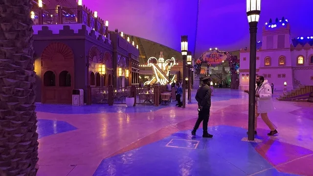 مدينة 6 فلاجز القدية في ثاني يوم من الافتتاح 1 يناير 2026 ، اكبر مشروع عملاق لمدينة ترفيهية تحمل علامة ستة أعلام التجارية في السعودية، أول منتزه ترفيهي لستة أعلام خارج أميركا الشمالية، استراتيجية رؤية السعودية 2030