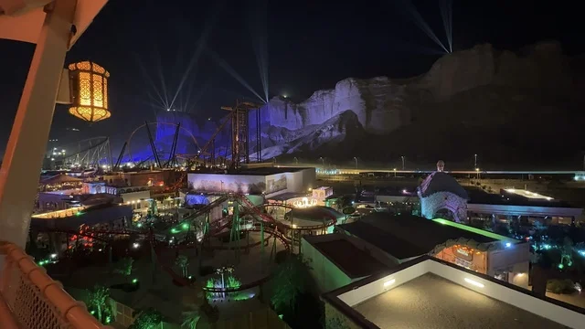 أول منتزه ترفيهي لستة أعلام خارج أميركا الشمالية، مدينة 6 فلاجز القدية في ثاني يوم من الافتتاح 1 يناير 2026 ، اكبر مشروع عملاق لمدينة ترفيهية تحمل علامة ستة أعلام التجارية في السعودية، استراتيجية رؤية السعودية 2030