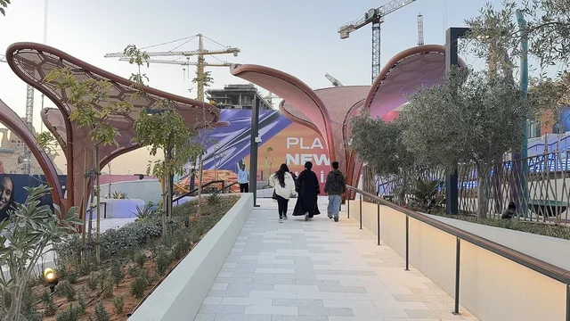 اكبر مشروع عملاق لمدينة ترفيهية تحمل علامة ستة أعلام التجارية في السعودية، أول منتزه ترفيهي لستة أعلام خارج أميركا الشمالية، مدينة 6 فلاجز القدية في ثاني يوم من الافتتاح 1 يناير 2026 ، استراتيجية رؤية السعودية 2030