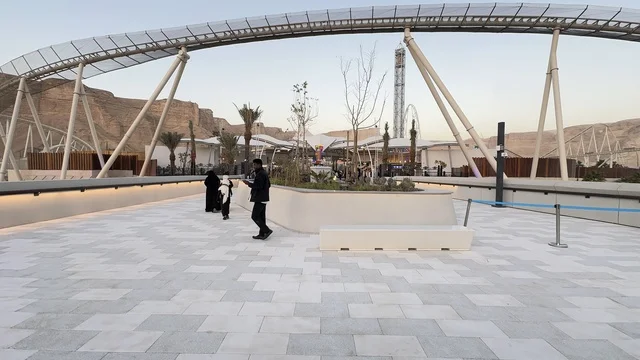 اكبر مشروع عملاق لمدينة ترفيهية تحمل علامة ستة أعلام التجارية في السعودية، أول منتزه ترفيهي لستة أعلام خارج أميركا الشمالية، مدينة 6 فلاجز القدية في ثاني يوم من الافتتاح 1 يناير 2026 ، استراتيجية رؤية السعودية 2030