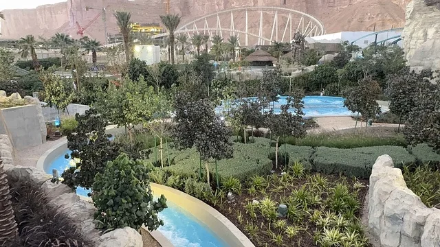 اكبر مشروع عملاق لمدينة ترفيهية تحمل علامة ستة أعلام التجارية في السعودية، أول منتزه ترفيهي لستة أعلام خارج أميركا الشمالية، مدينة 6 فلاجز القدية في ثاني يوم من الافتتاح 1 يناير 2026 ، استراتيجية رؤية السعودية 2030