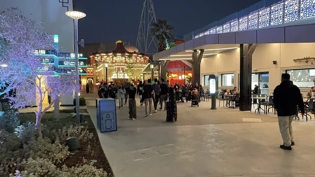 اكبر مشروع عملاق لمدينة ترفيهية تحمل علامة ستة أعلام التجارية في السعودية، أول منتزه ترفيهي لستة أعلام خارج أميركا الشمالية، مدينة 6 فلاجز القدية في ثاني يوم من الافتتاح 1 يناير 2026 ، استراتيجية رؤية السعودية 2030