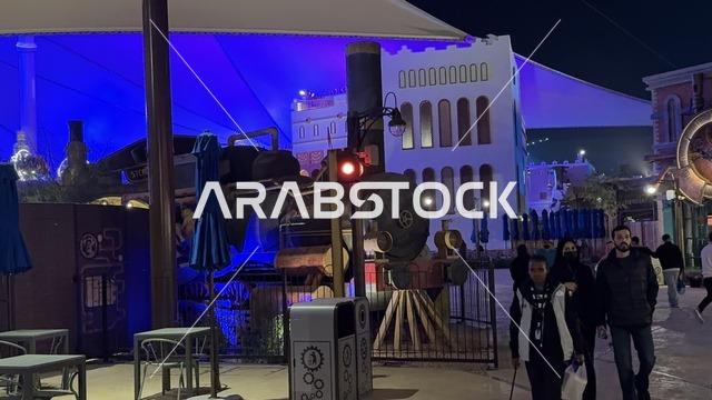 تجول الزوار في مدينة 6 فلاجز القدية في ثاني يوم من الافتتاح 1 يناير 2026 ، استراتيجية رؤية السعودية 2030، اكبر مشروع عملاق لمدينة ترفيهية تحمل علامة ستة أعلام التجارية في السعودية، أول منتزه ترفيهي لستة أعلام خارج أميركا الشمالية