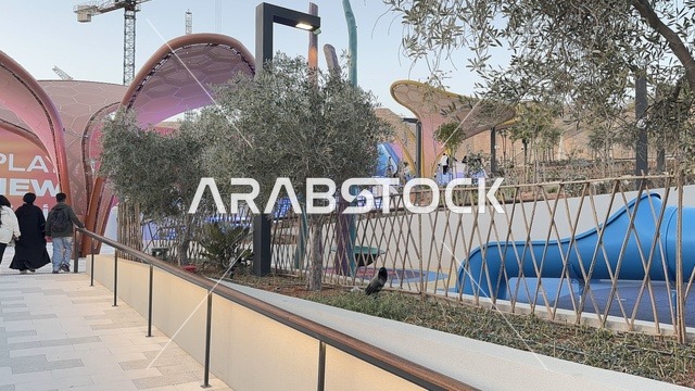 قضاء وقت ممتع مع العائلة، تجول الزوار في مدينة 6 فلاجز القدية في ثاني يوم من الافتتاح 1 يناير 2026 ، استراتيجية رؤية السعودية 2030، اكبر مشروع عملاق لمدينة ترفيهية تحمل علامة ستة أعلام التجارية في السعودية، أول منتزه ترفيهي لستة أعلام خارج أميركا الشمالية