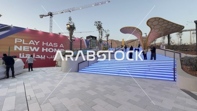 قضاء وقت ممتع مع العائلة، تجول الزوار في مدينة 6 فلاجز القدية في ثاني يوم من الافتتاح 1 يناير 2026 ، استراتيجية رؤية السعودية 2030، اكبر مشروع عملاق لمدينة ترفيهية تحمل علامة ستة أعلام التجارية في السعودية، أول منتزه ترفيهي لستة أعلام خارج أميركا الشمالية