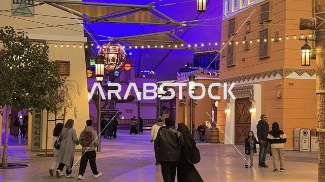 قضاء وقت ممتع مع العائلة، تجول الزوار في مدينة 6 فلاجز القدية في ثاني يوم من الافتتاح 1 يناير 2026 ، استراتيجية رؤية السعودية 2030، اكبر مشروع عملاق لمدينة ترفيهية تحمل علامة ستة أعلام التجارية في السعودية، أول منتزه ترفيهي لستة أعلام خارج أميركا الشمالية