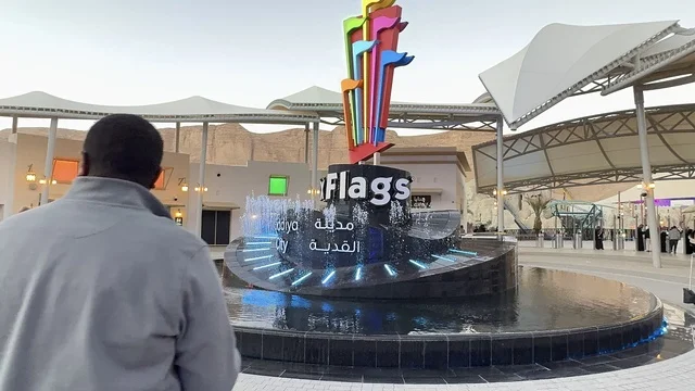مدينة 6 فلاجز القدية في ثاني يوم من الافتتاح 1 يناير 2026 ، استراتيجية رؤية السعودية 2030، اكبر مشروع عملاق لمدينة ترفيهية تحمل علامة ستة أعلام التجارية في السعودية، أول منتزه ترفيهي لستة أعلام خارج أميركا الشمالية