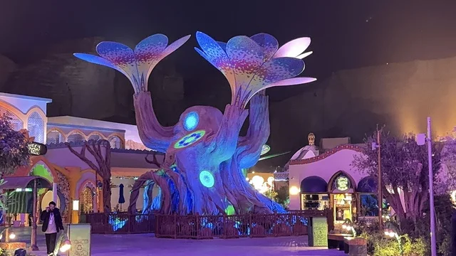 مدينة 6 فلاجز القدية في ثاني يوم من الافتتاح 1 يناير 2026 ، استراتيجية رؤية السعودية 2030، اكبر مشروع عملاق لمدينة ترفيهية تحمل علامة ستة أعلام التجارية في السعودية، أول منتزه ترفيهي لستة أعلام خارج أميركا الشمالية