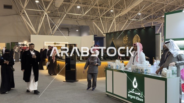 علامات تجارية ومشاركات بين محلية وخليجية، معرض العطور في الرياض أُقيمت من ديسمبر 2025 - يناير 2026 في المملكة العربية السعودية، تقدم تجربة حسية تشمل التسوق والتعلم عن صناعة العطور وورش العمل، فعاليات سنوية كبرى (معرض العود الأزرق والعطور الدولي)