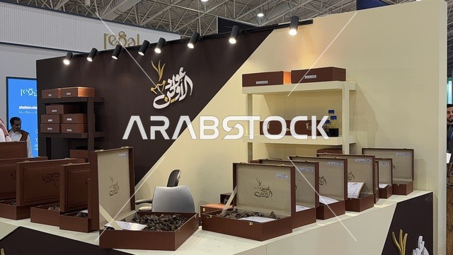 جناح عود الأولين في معرض العود الأزرق والعطور الدولي في الرياض أُقيمت من ديسمبر 2025 - يناير 2026 في المملكة العربية السعودية،  فعاليات سنوية كبرى، تقدم تجربة حسية تشمل التسوق والتعلم عن صناعة العطور وورش العمل