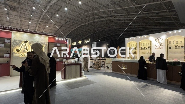 معرض العطور في الرياض أُقيمت من ديسمبر 2025 - يناير 2026 في المملكة العربية السعودية، تقدم تجربة حسية تشمل التسوق والتعلم عن صناعة العطور وورش العمل، فعاليات سنوية كبرى (معرض العود الأزرق والعطور الدولي)