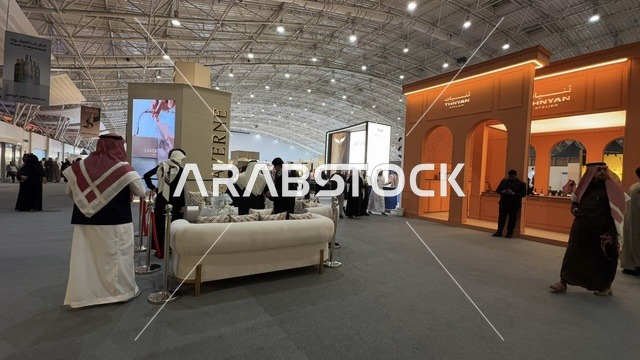 حضور لافت وتنظيم جيد في معرض العطور في الرياض أُقيمت من ديسمبر 2025 - يناير 2026 في المملكة العربية السعودية، تقدم تجربة حسية تشمل التسوق والتعلم عن صناعة العطور وورش العمل، فعاليات سنوية كبرى (معرض العود الأزرق والعطور الدولي)