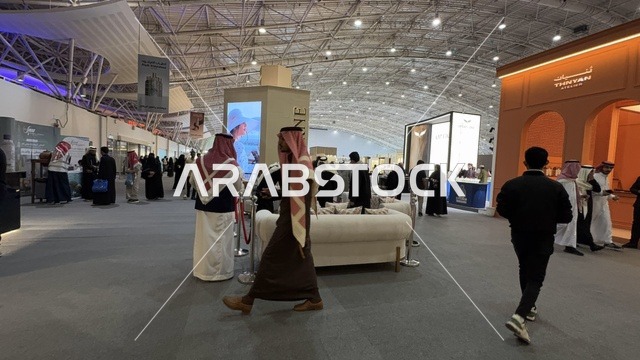 علامات تجارية ومشاركات بين محلية وخليجية، معرض العطور في الرياض أُقيمت من ديسمبر 2025 - يناير 2026 في المملكة العربية السعودية، تقدم تجربة حسية تشمل التسوق والتعلم عن صناعة العطور وورش العمل، فعاليات سنوية كبرى (معرض العود الأزرق والعطور الدولي)