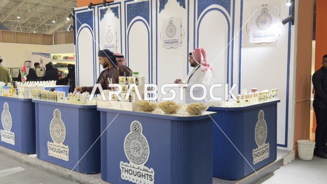 تقدم أحدث المنتجات والتشكيلات، معرض العود الأزرق والعطور الدولي في الرياض أُقيمت من ديسمبر 2025 - يناير 2026 في المملكة العربية السعودية،  فعاليات سنوية كبرى، تقدم تجربة حسية تشمل التسوق والتعلم عن صناعة العطور وورش العمل