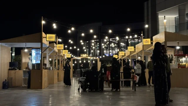 تجربة تذوق فاخرة فى المملكة العربية السعودية، فعالية لقمة بمدينة جدة في يناير 2026 ، الحلى والمخبوزات الحجازية العريقة ، جو عائلي وشعبي، تذوق نكهة الطعام المحلي التقليدي