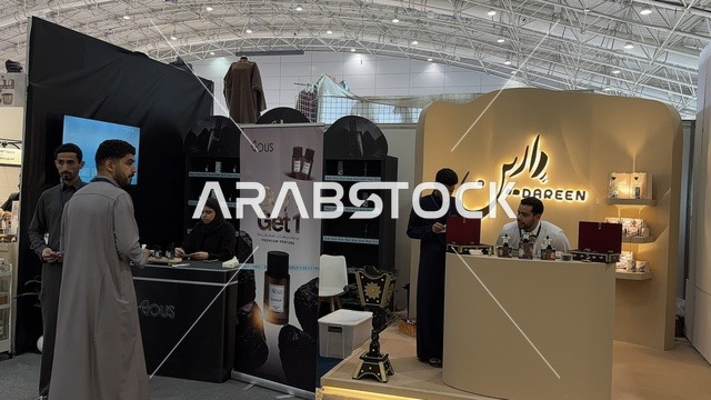 مجموعة متنوعة من منتجات العطور والعود التقليدية، تجربة حسية تشمل التسوق والتعلم عن صناعة العطور وورش العمل، معرض العود الأزرق والعطور الدولي في الرياض أُقيمت من ديسمبر 2025 - يناير 2026 في المملكة العربية السعودية،  فعاليات سنوية كبرى