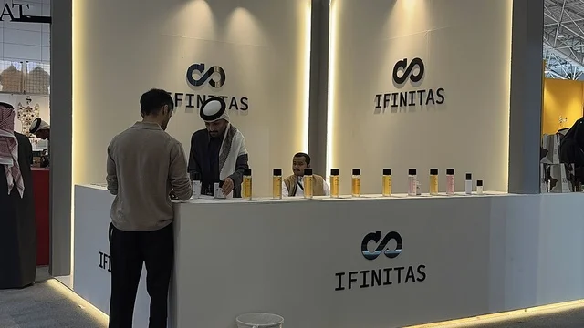 17671025800gLqEFnjsD