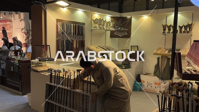 متجر يقدم الإكسسوارات المسابح و العود، تجربة حسية تشمل التسوق والتعلم عن صناعة العطور وورش العمل، معرض العود الأزرق والعطور الدولي في الرياض أُقيمت من ديسمبر 2025 - يناير 2026 في المملكة العربية السعودية،  فعاليات سنوية كبرى